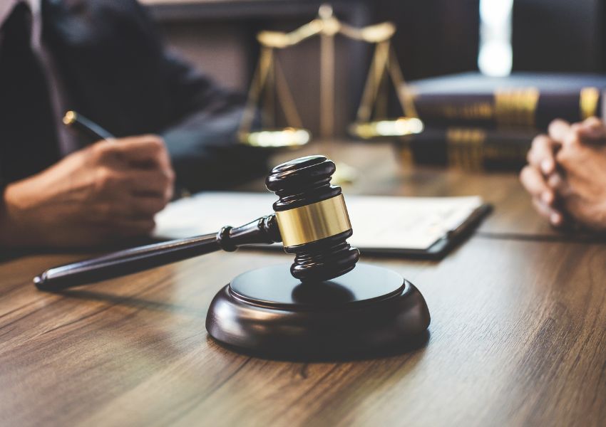 wooden-desk-with-judges-gavel